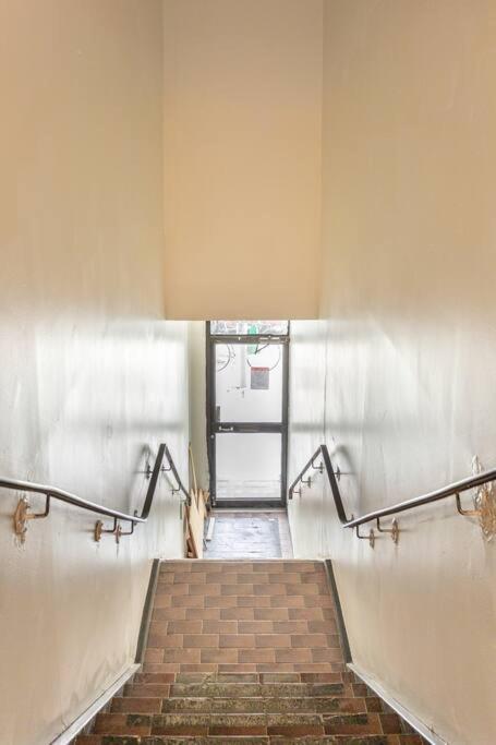No2 Plaza St-hubert Metro Jean-talon Jarry Parc * Montreal