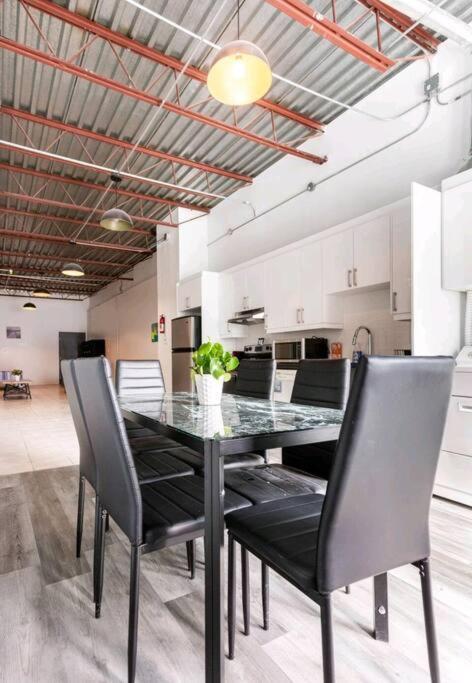 No2 Plaza St-hubert Metro Jean-talon Jarry Parc Apartamento *